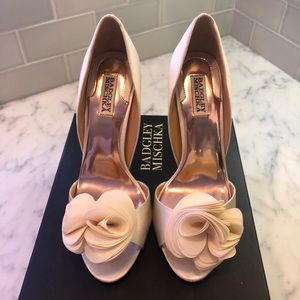 Gorgeous never worn Badgley Mischka heals!!